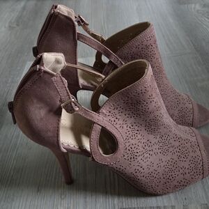 LC Lauren Conrad Mauve Cutout Heels